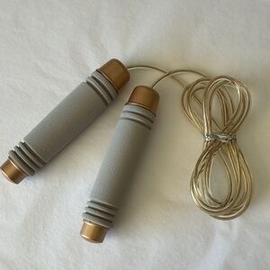 Adjustable weighted jump rope